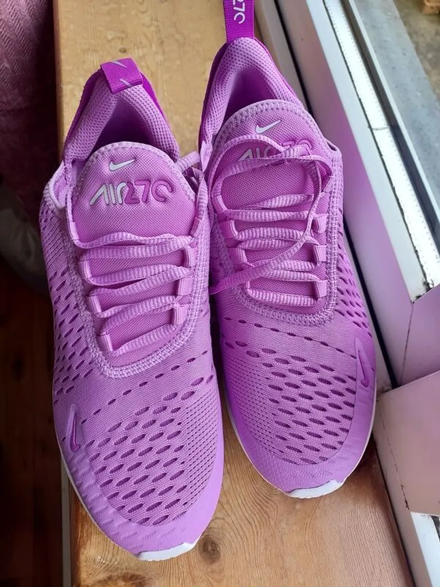 Womens Nike Air 270s - Image 2