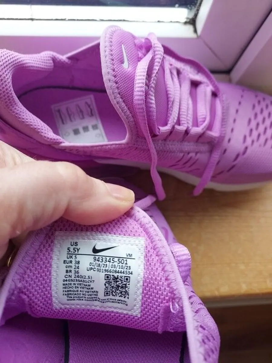 Womens Nike Air 270s - Image 4