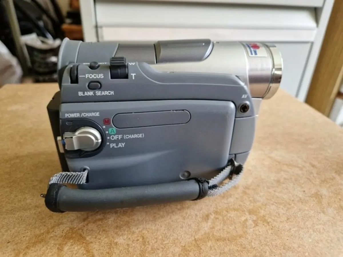 JVCGR-D50EK Digital Camcorder Video Camera - Image 3