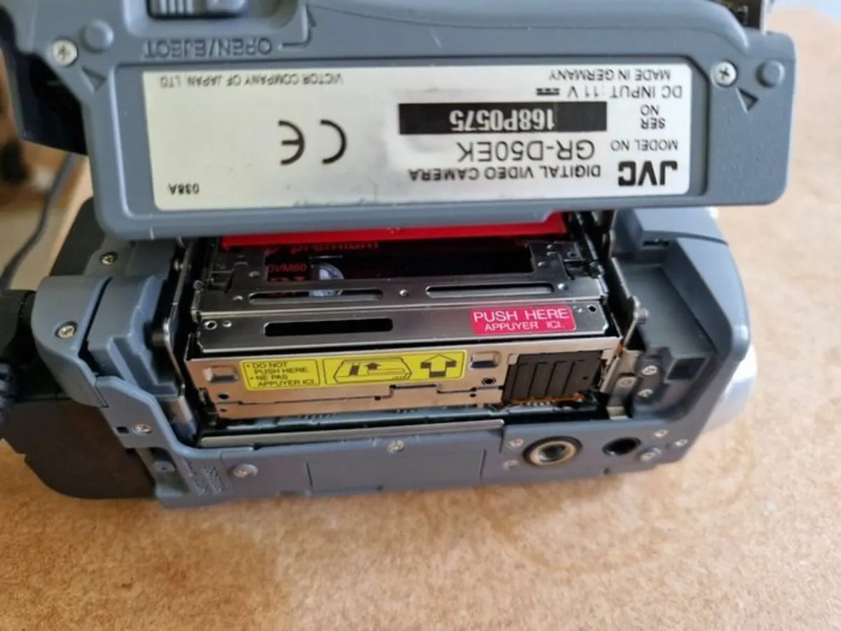 JVCGR-D50EK Digital Camcorder Video Camera - Image 4