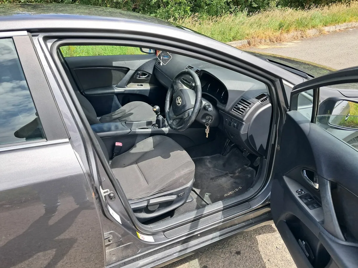 Toyota Avensis 2009 - Image 2