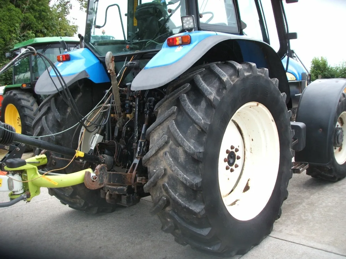 2004 New Holland TM130 - Image 4