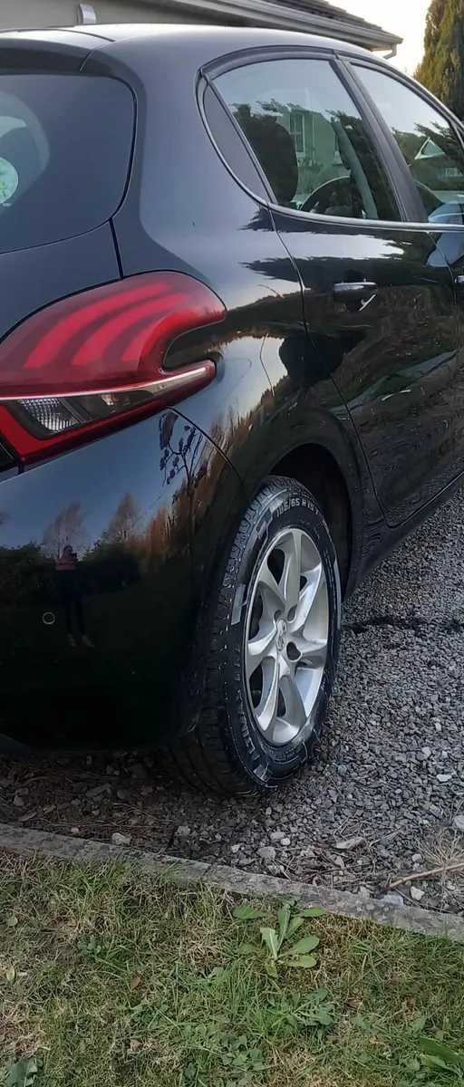 Peugeot 208 2016 Diesel - Image 2