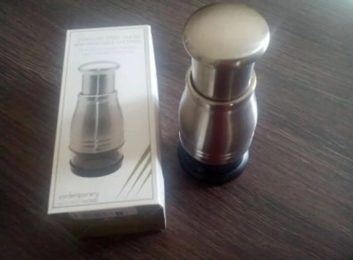 Stainless Steel Onion / Vegetable Chopper. - Image 2