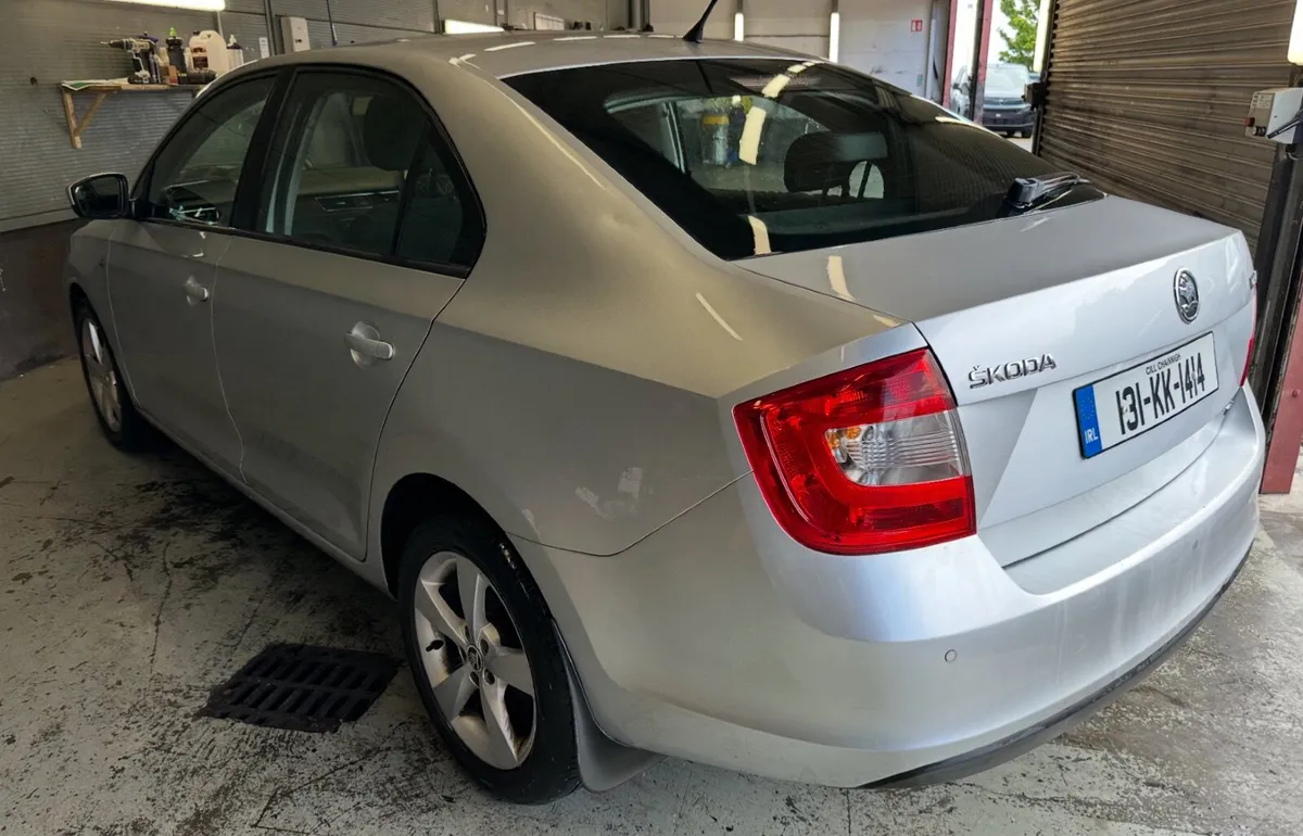 Skoda Rapid 2013 - Image 2