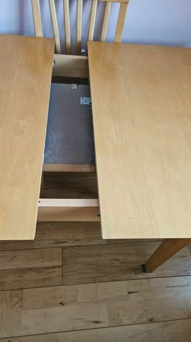 Table and 4 chairs - Image 2