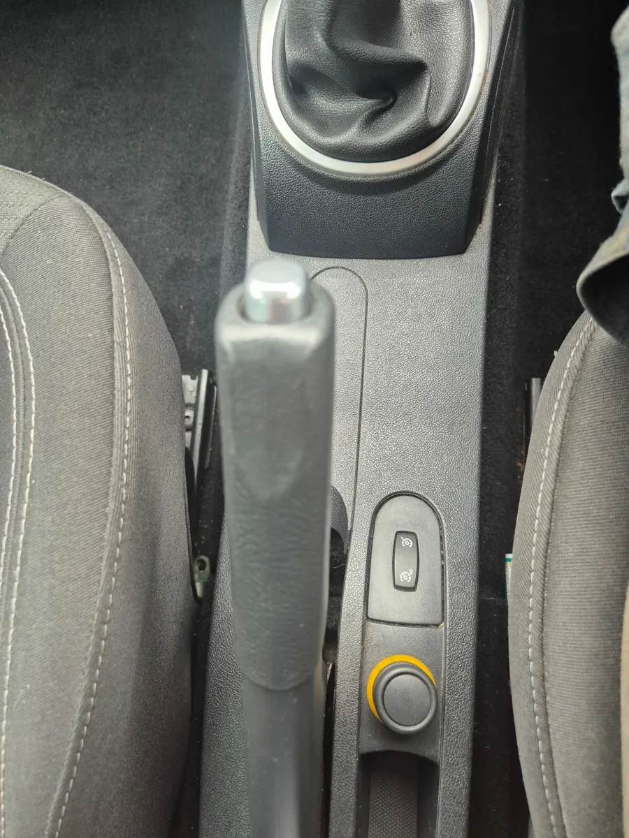 Renault Clio 2010 TomTom Edition - Image 2