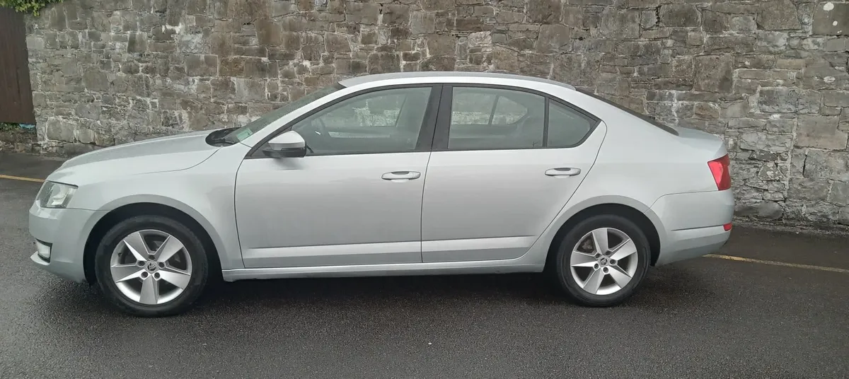 Skoda Octavia 2015 - Image 2