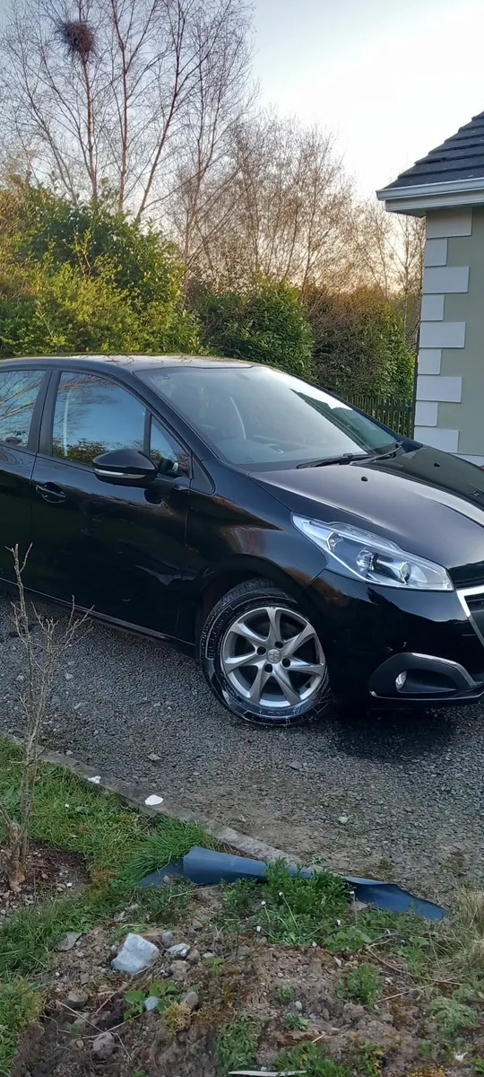 Peugeot 208 2016 Diesel - Image 1