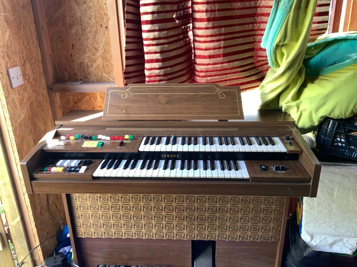 Yamaha Organ - Image 1