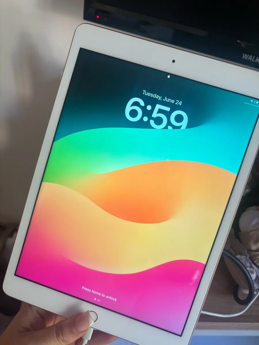 iPad - Image 1