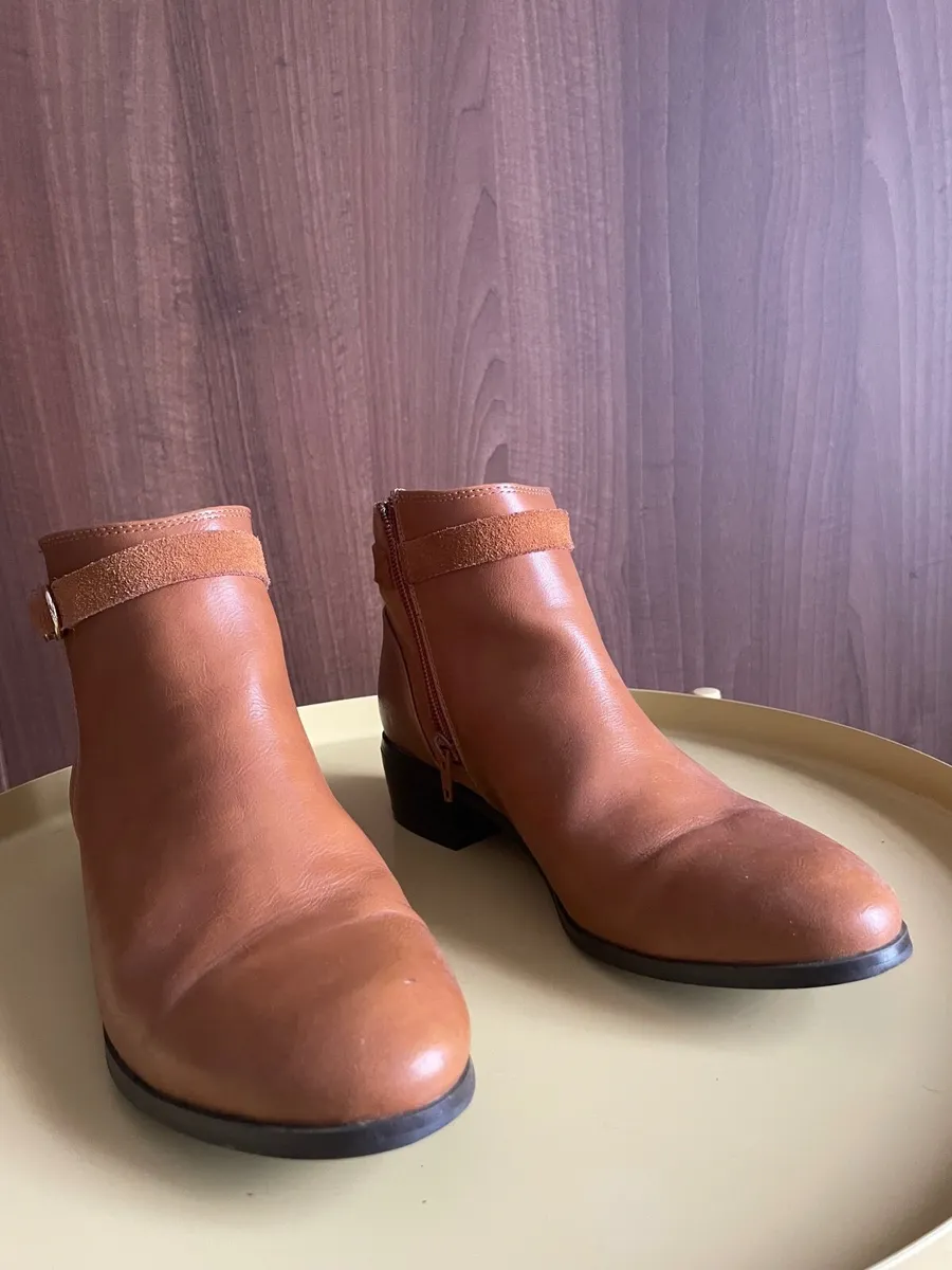 Ladies tan ankle boots - Image 1