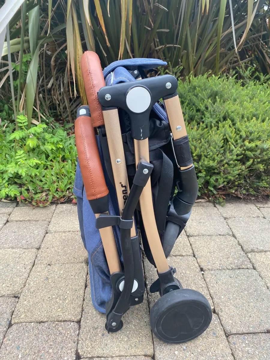 Compact folding stroller - Image 2