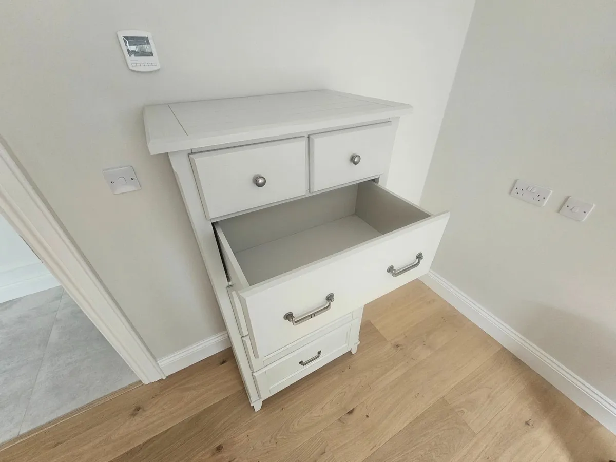 5 drawer Bedroom chest by Laura Ashley - Image 3