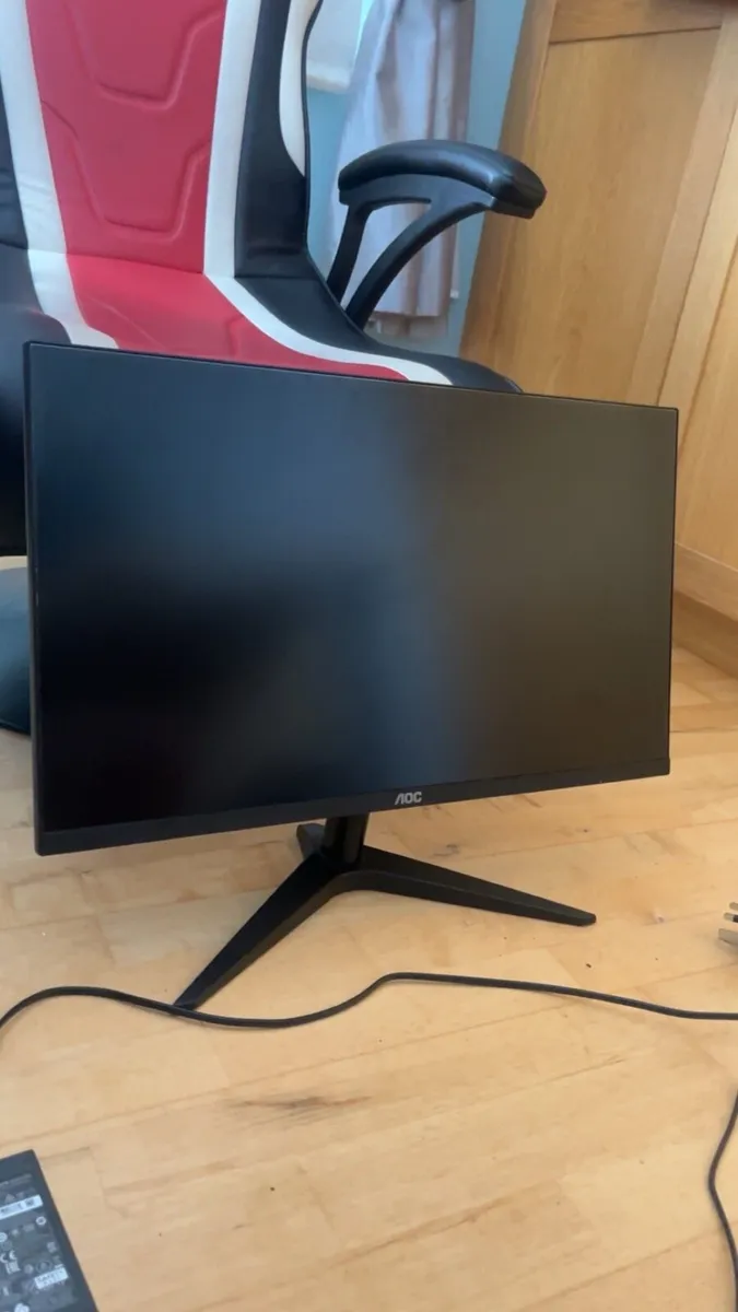 AOC monitor with Xrocker gaming chair - Image 2