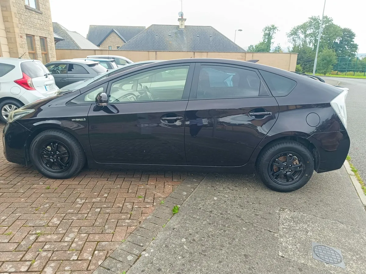 Toyota prius 2014 Fresh import New NCT - Image 4