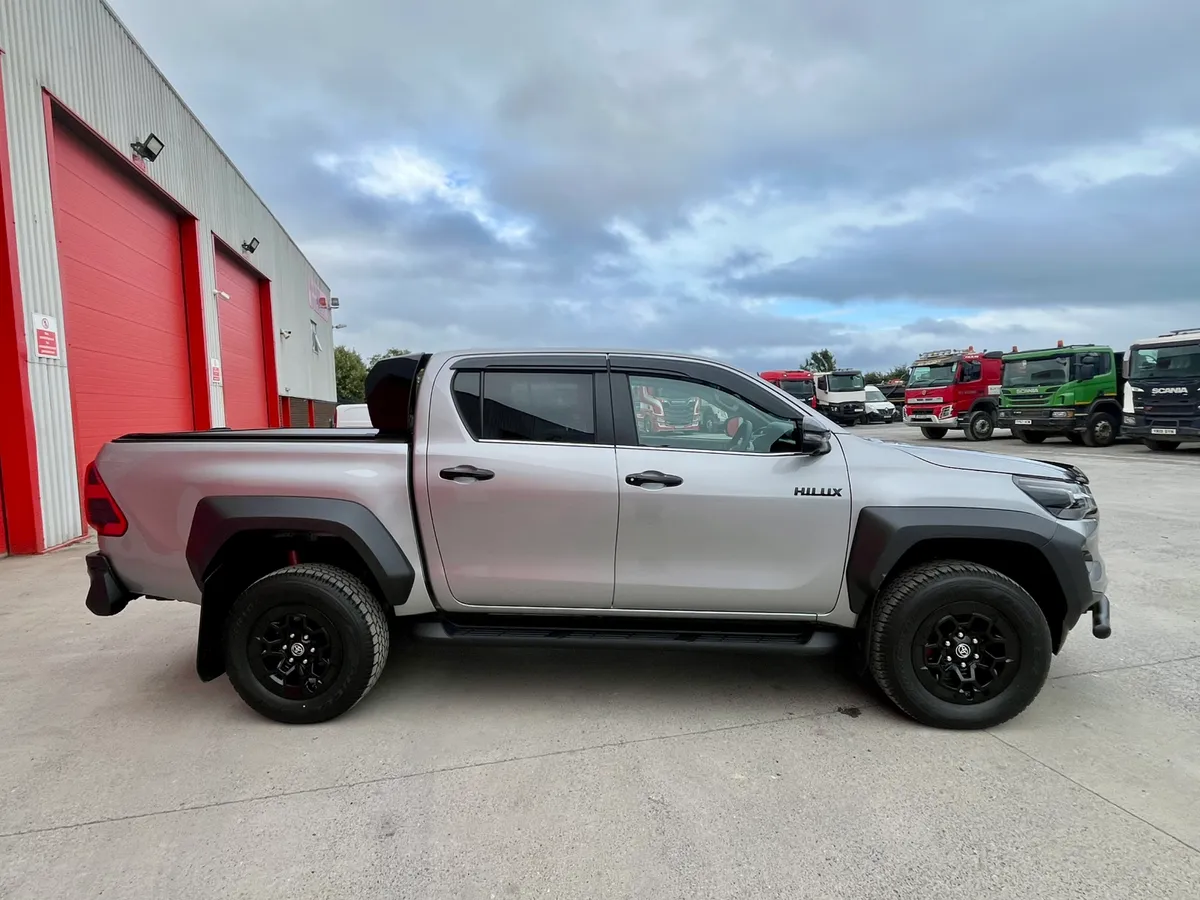 2025 Toyota Hilux GR Sport IllI - Image 2