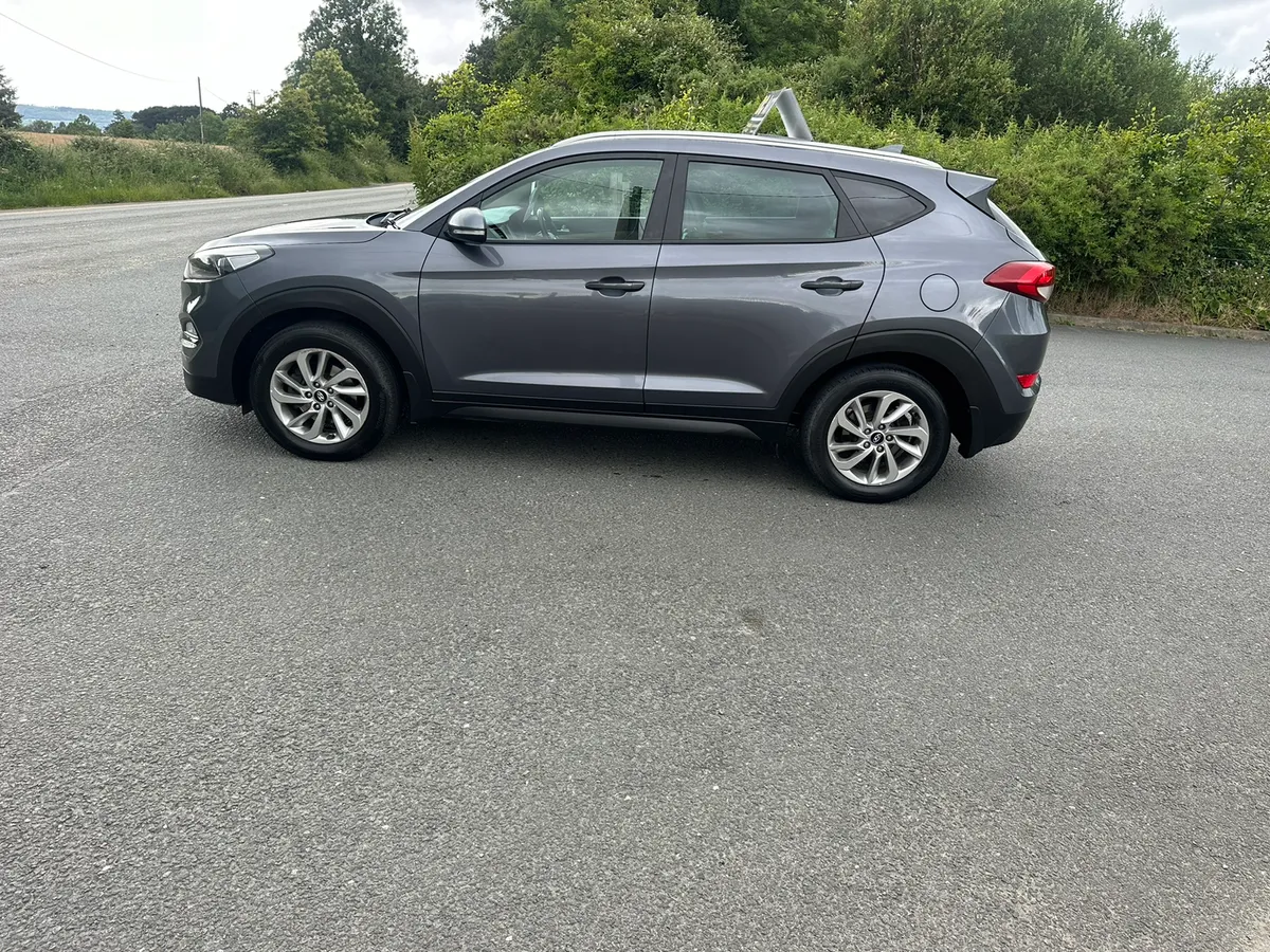 16 HYUNDAI TUCSON - Image 1