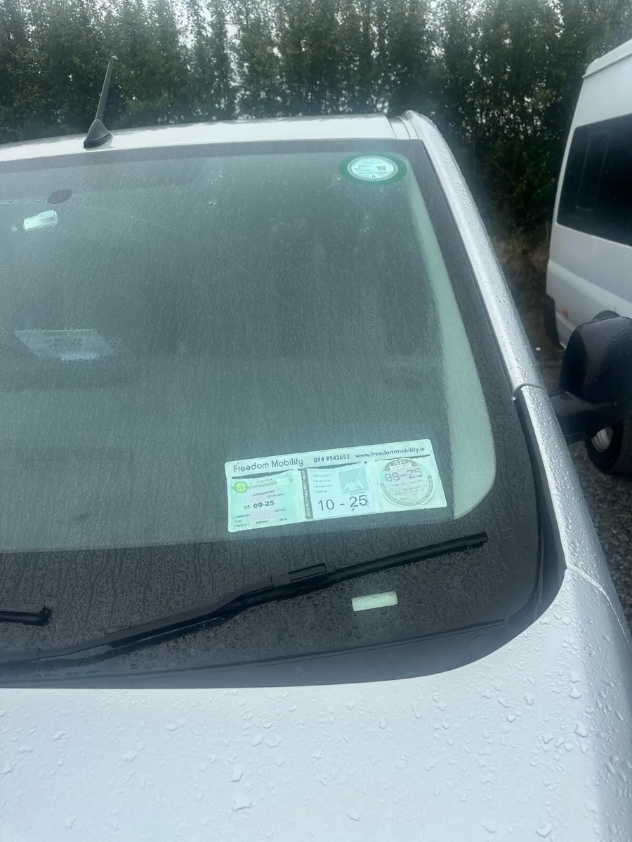 Peugeot expert wheelchair accessible vehicle - Image 2