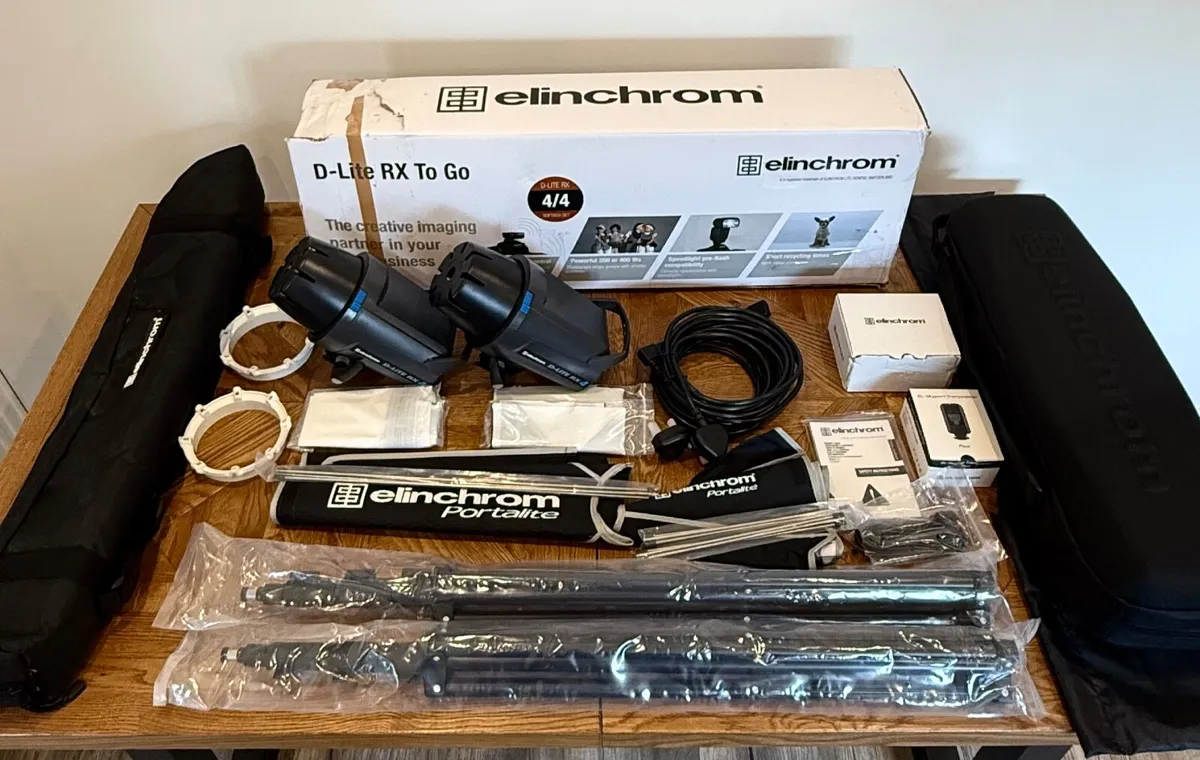 Elinchrom D-LITE TX 4/4 Soft Box studio flash kit. - Image 2
