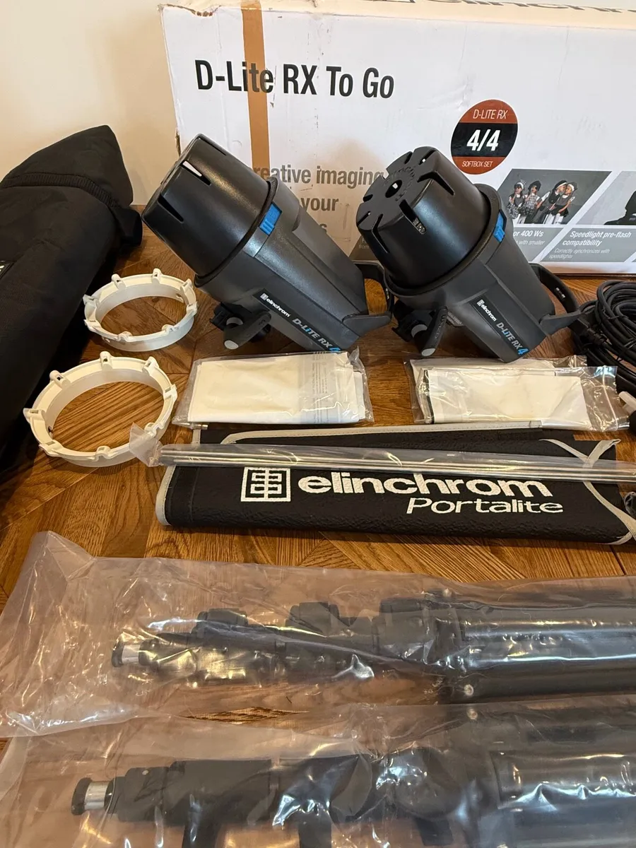 Elinchrom D-LITE TX 4/4 Soft Box studio flash kit. - Image 3