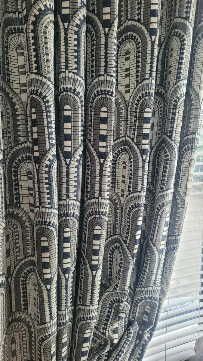 Curtains - Image 2