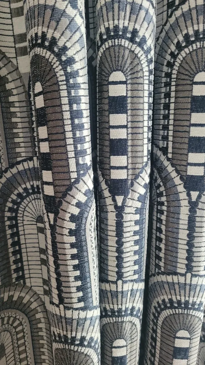 Curtains - Image 3