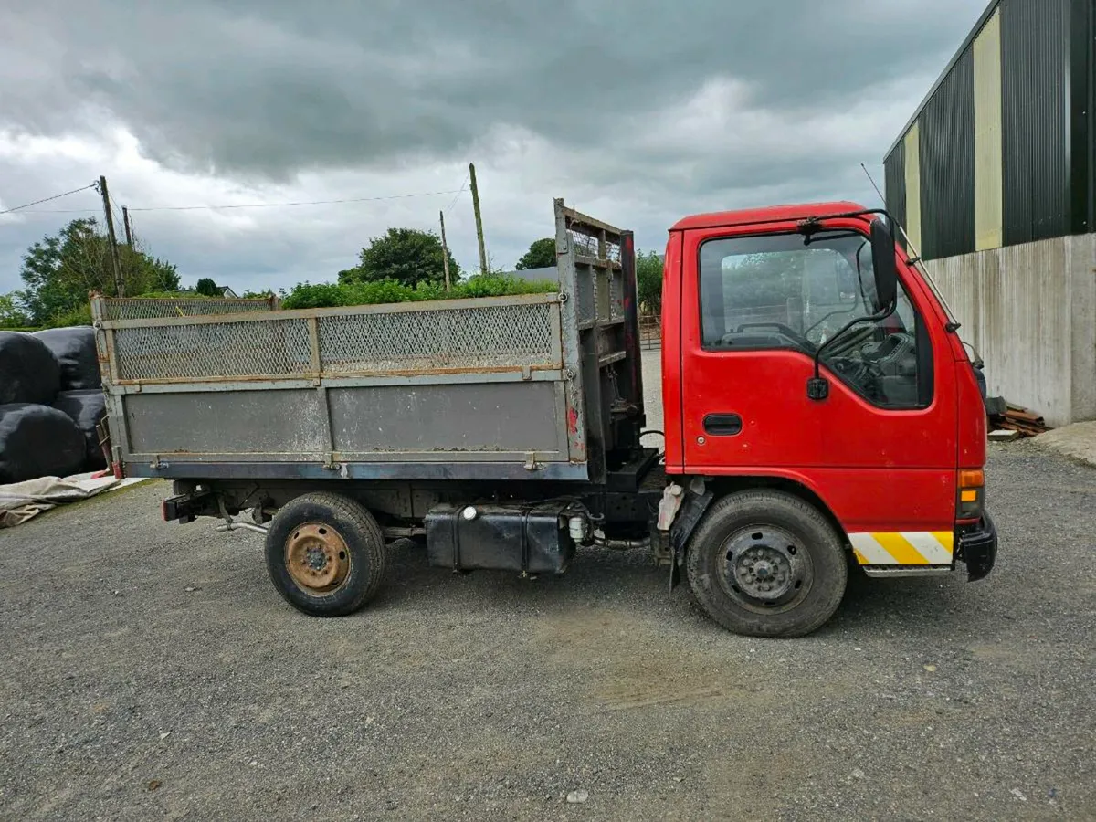 Isuzu tipper - Image 2
