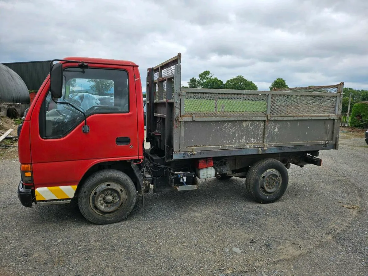 Isuzu tipper - Image 3