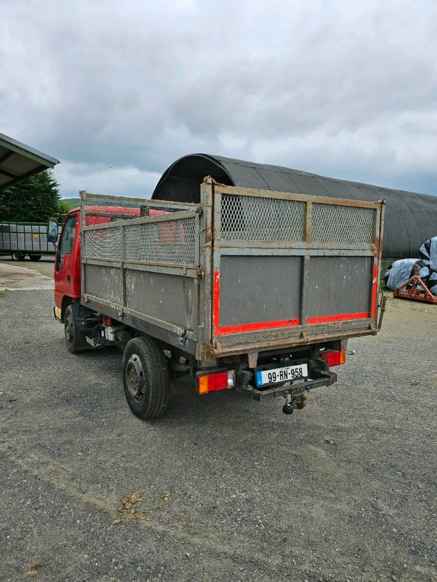 Isuzu tipper - Image 4
