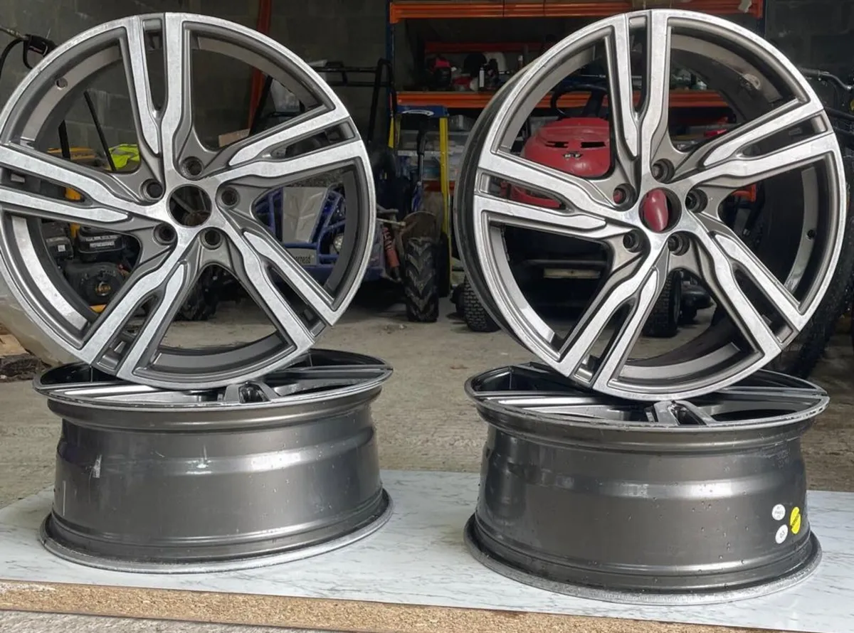 19 inch alloys - Image 1