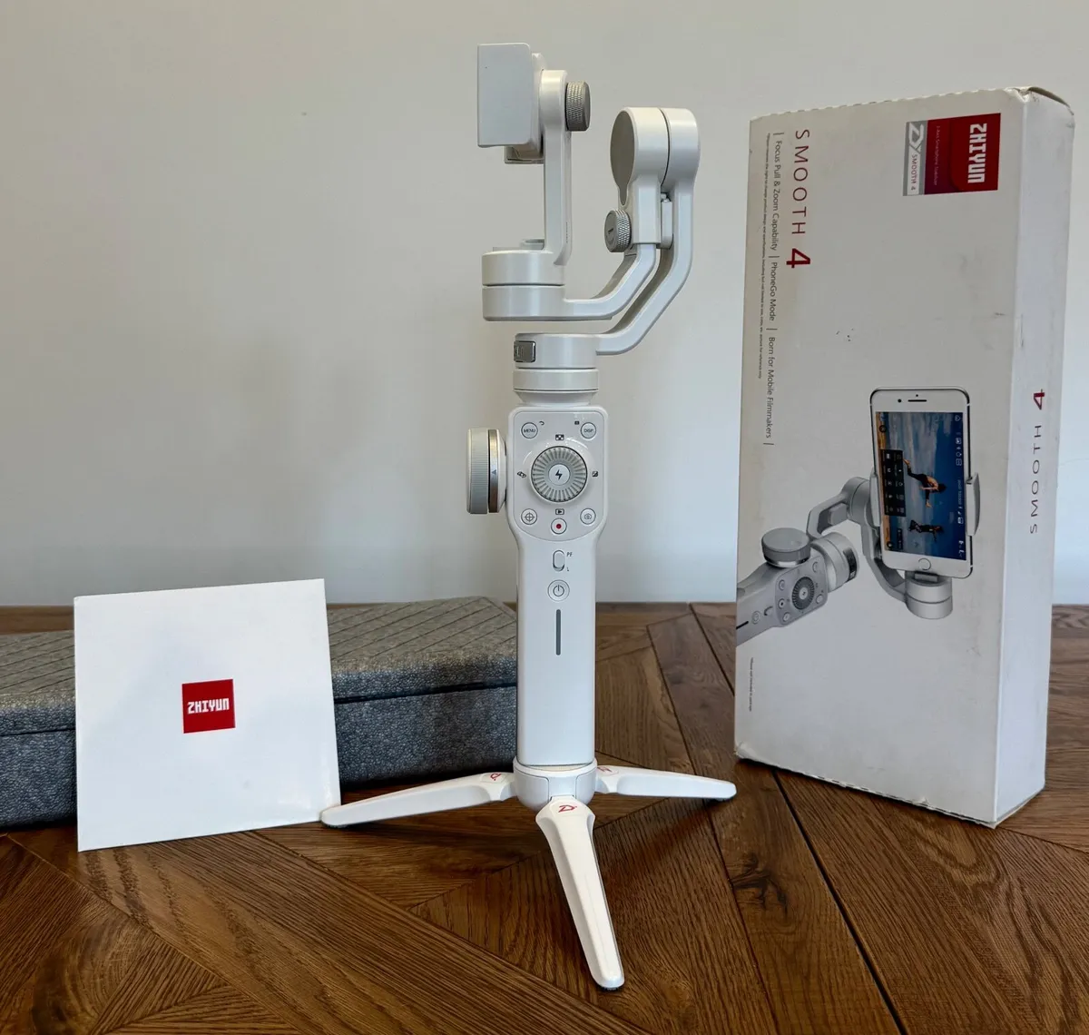 Zhiyun Smoth 4 smartphone stabilizer - Image 1