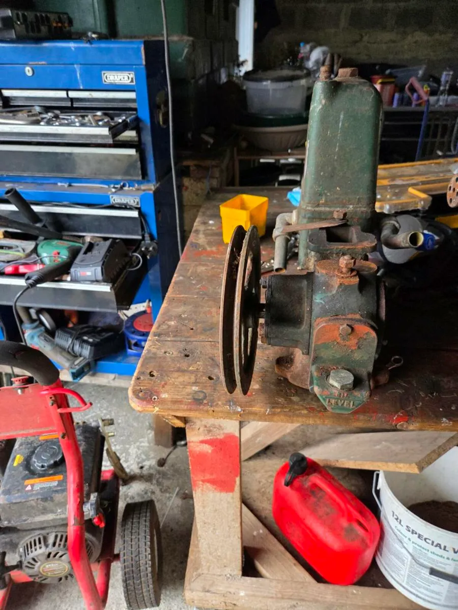 Vintage water pump - Image 1