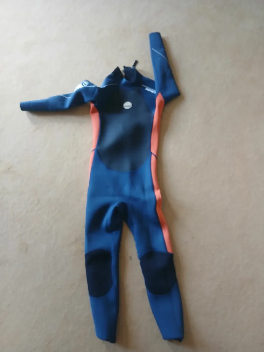 Wetsuit and shoes - Image 1