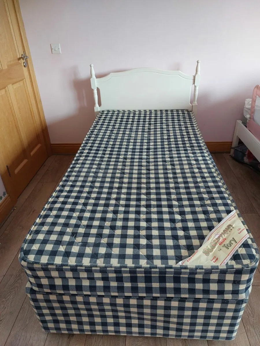 Single bed - Image 1
