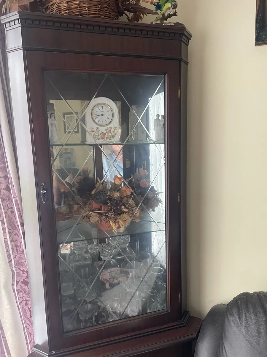 Mahogany corner light up cabinet - Image 1