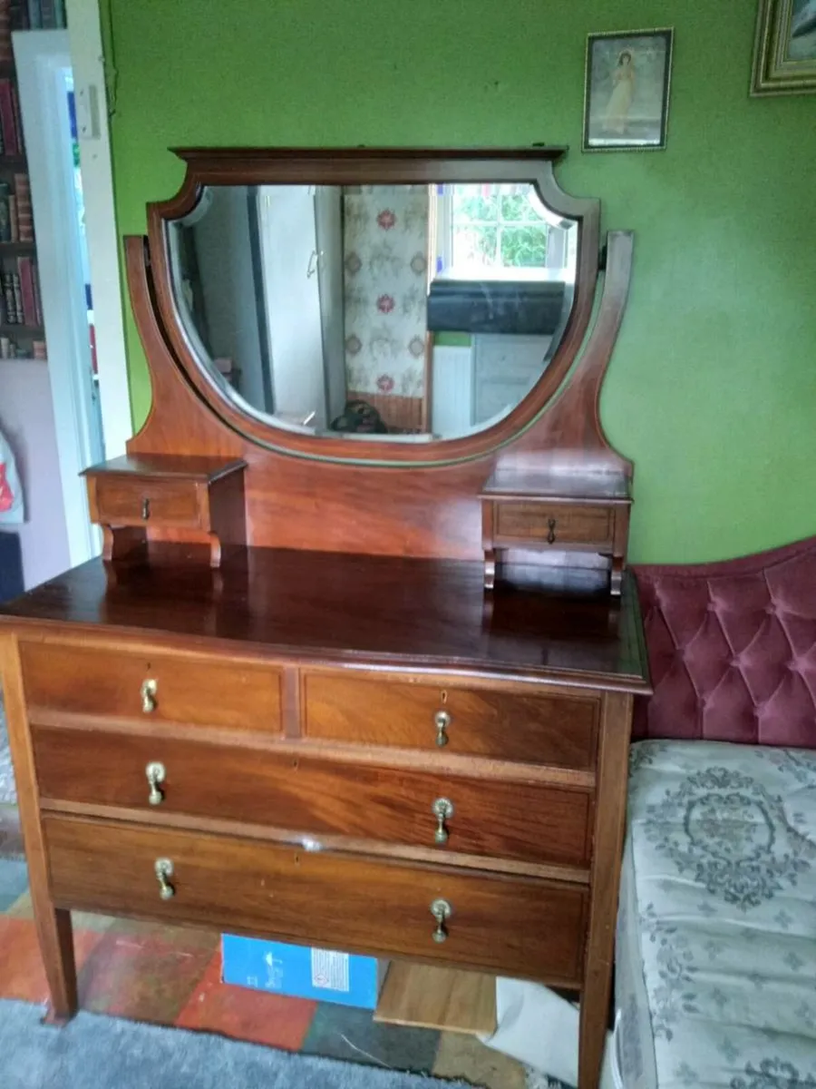 Dressing table - Image 1