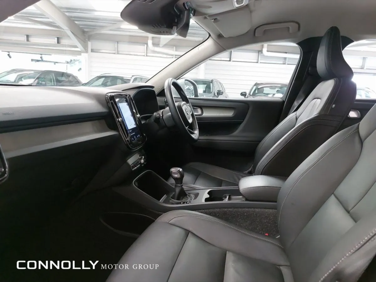 Volvo XC40 T3 FWD Manual 156 Inscription - Image 3
