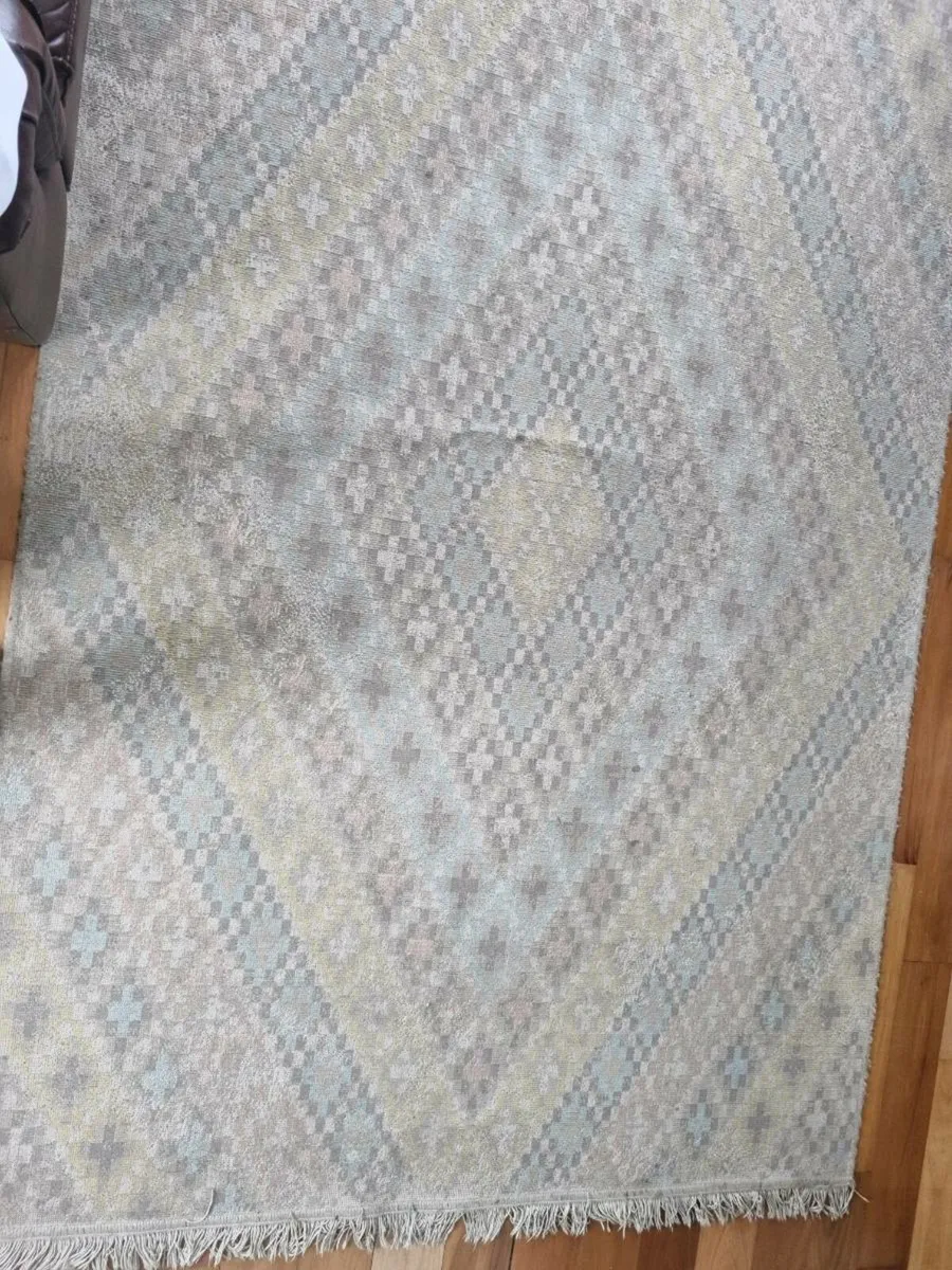Large Rug - Image 4