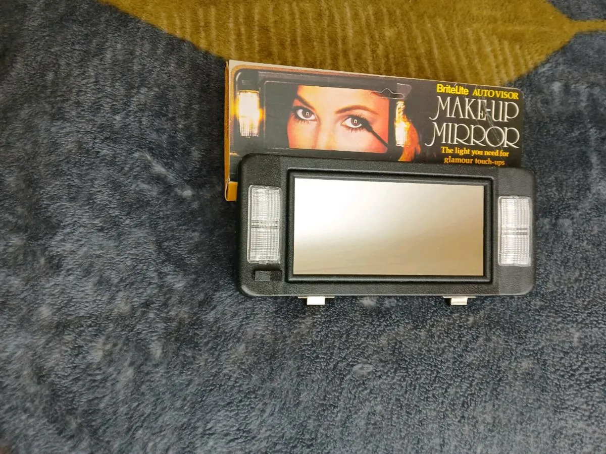 Visor make up mirror. - Image 1