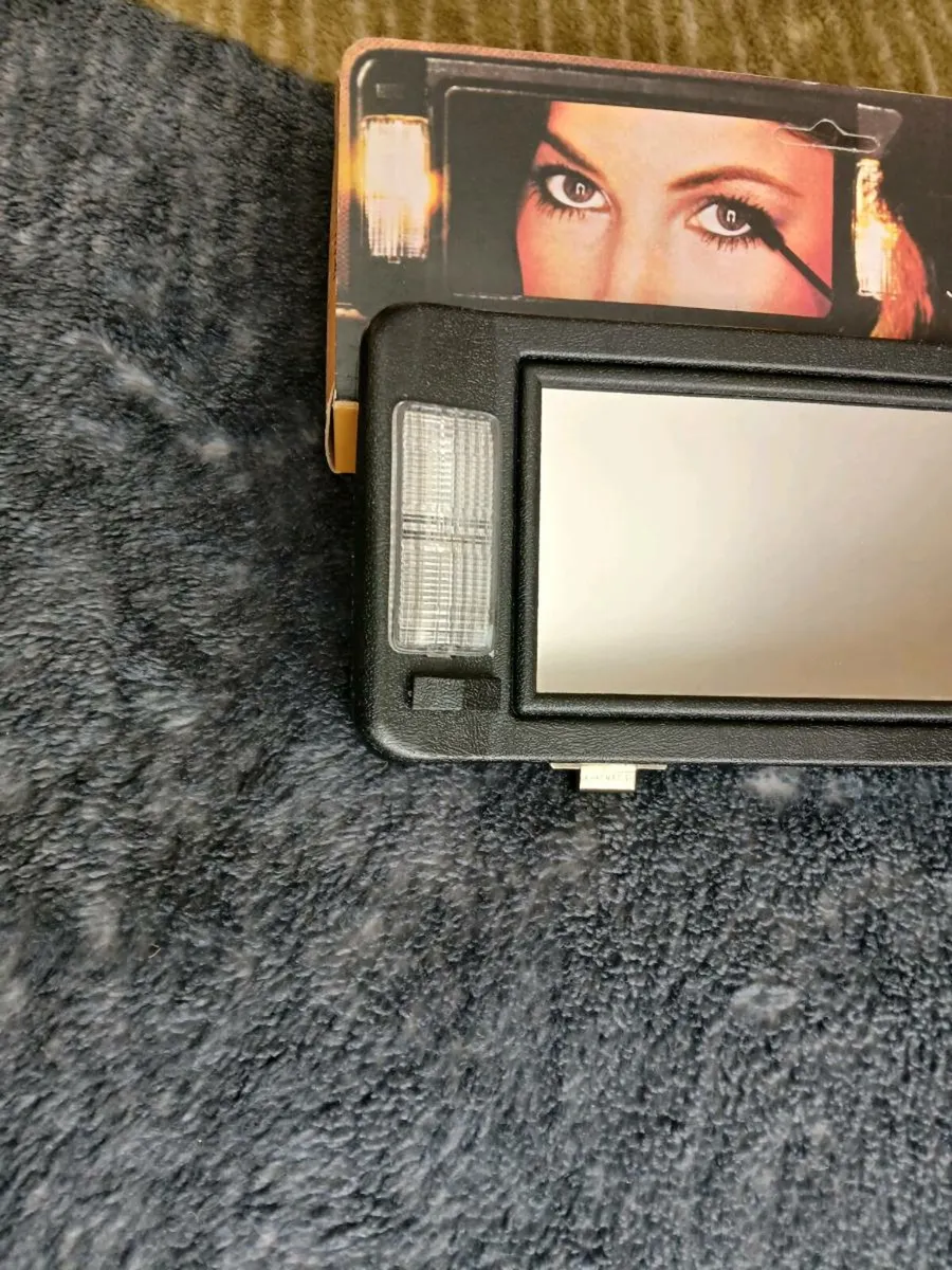 Visor make up mirror. - Image 2