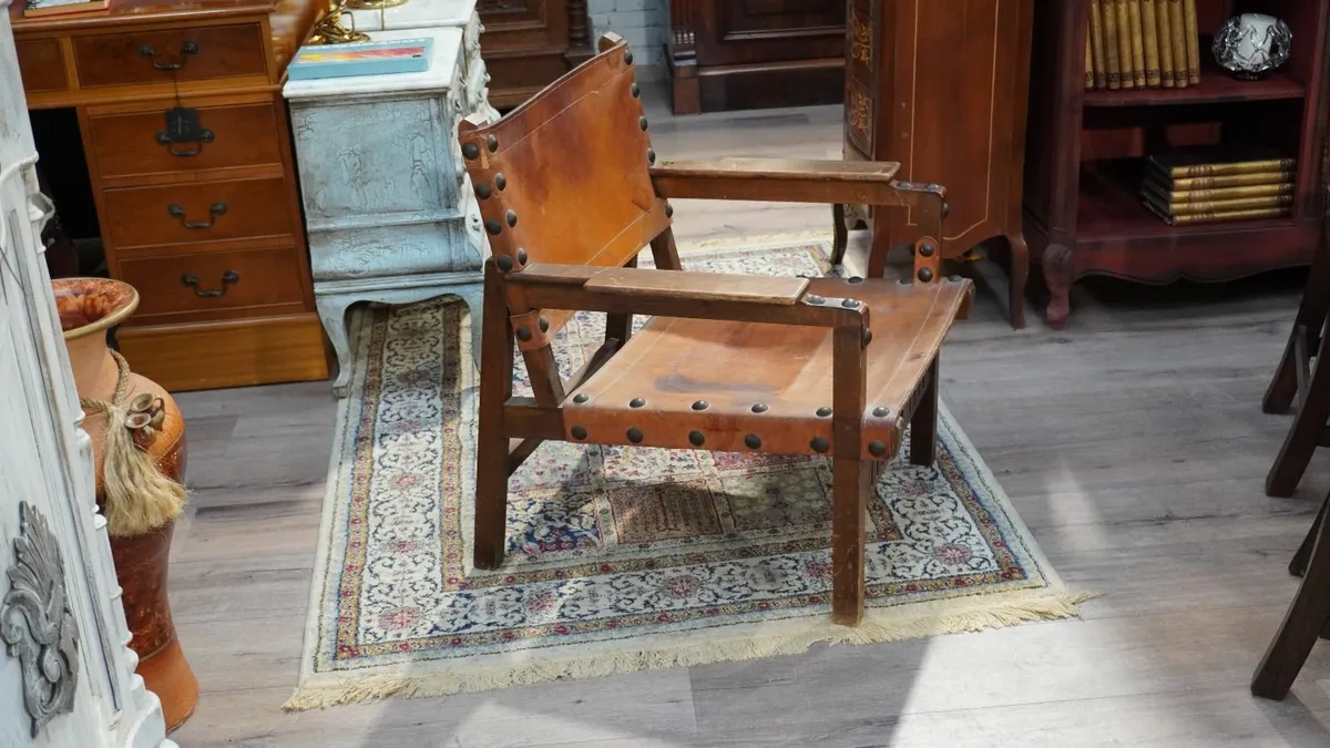 🇪🇸 Vintage Spanish Leather & Wood Armchair - Image 3