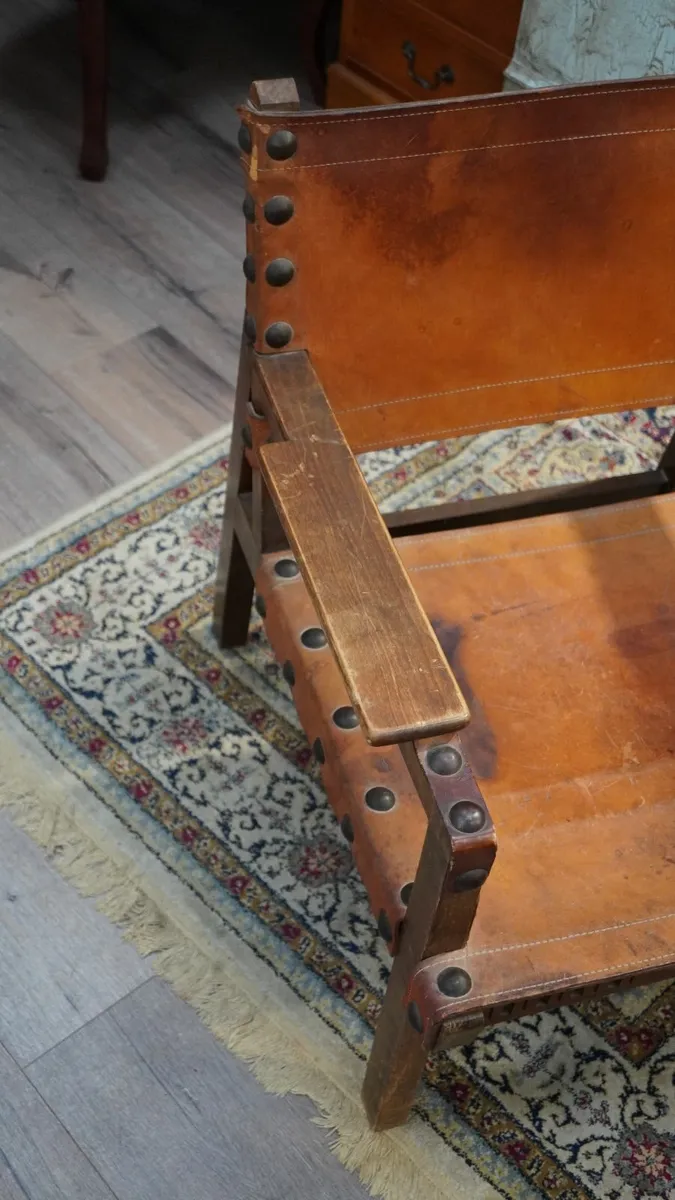 🇪🇸 Vintage Spanish Leather & Wood Armchair - Image 4
