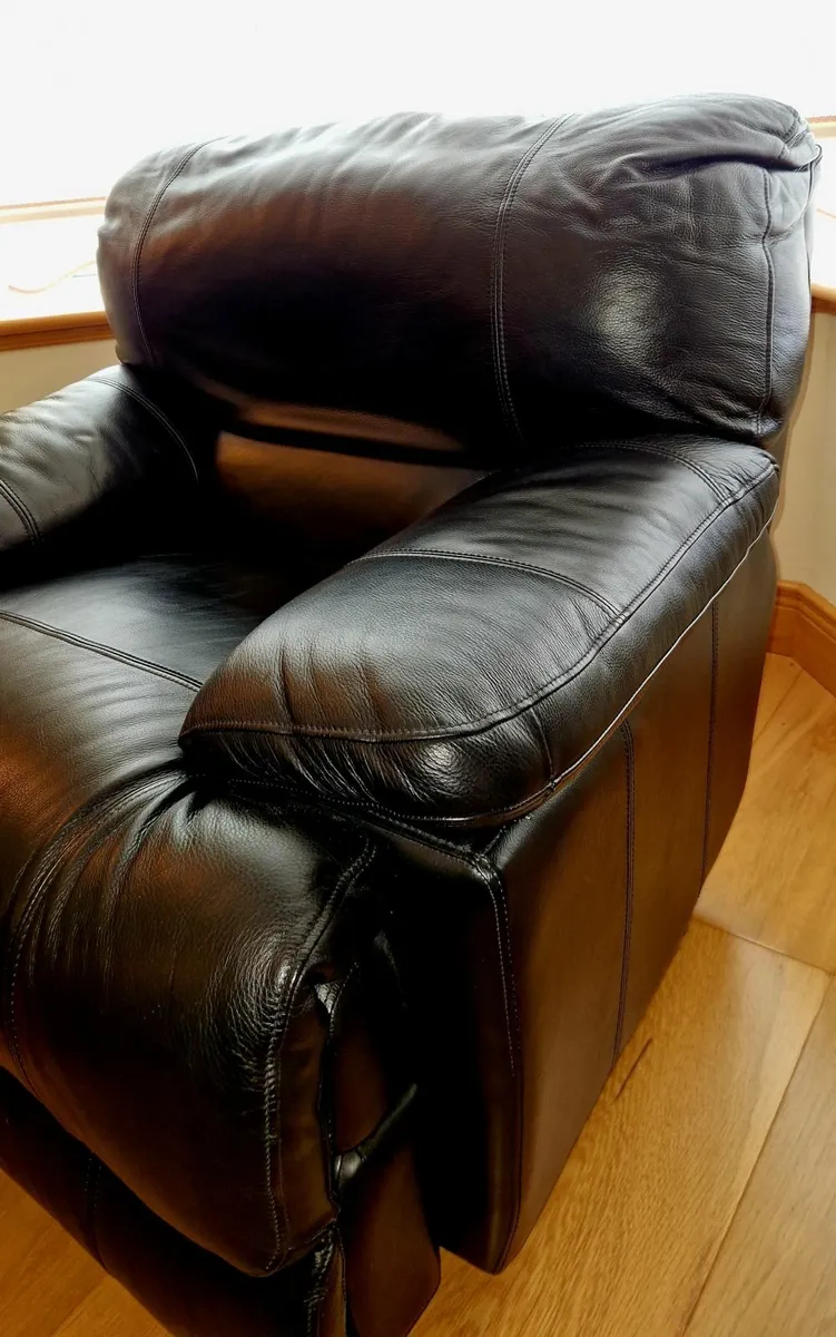 Leather reclining suite - Image 3
