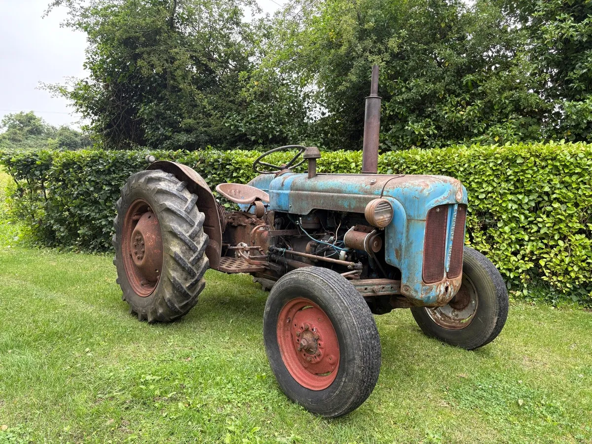Fordson Dexta 3 Cylinder Diesel Vintage Tractor - Image 1