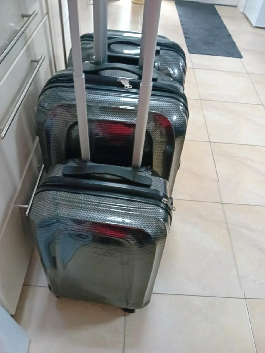 3 HARD TYPE SUITCASES ALL NEW - Image 1