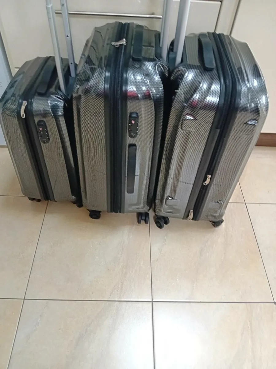 3 HARD TYPE SUITCASES ALL NEW - Image 2