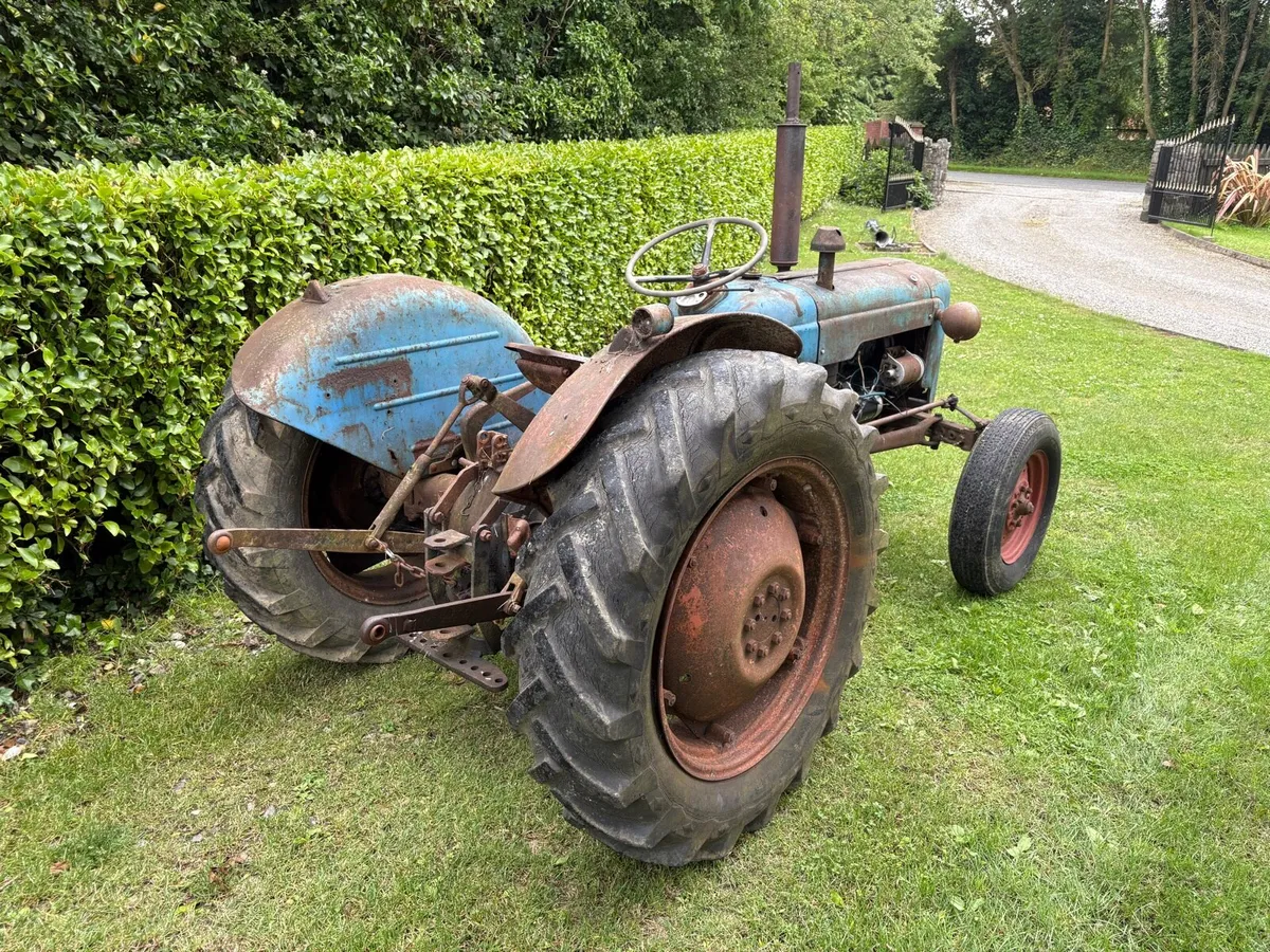 Fordson Dexta 3 Cylinder Diesel Vintage Tractor - Image 3