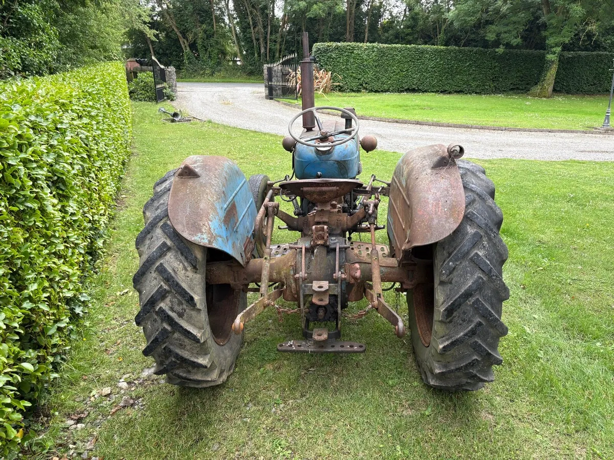 Fordson Dexta 3 Cylinder Diesel Vintage Tractor - Image 4