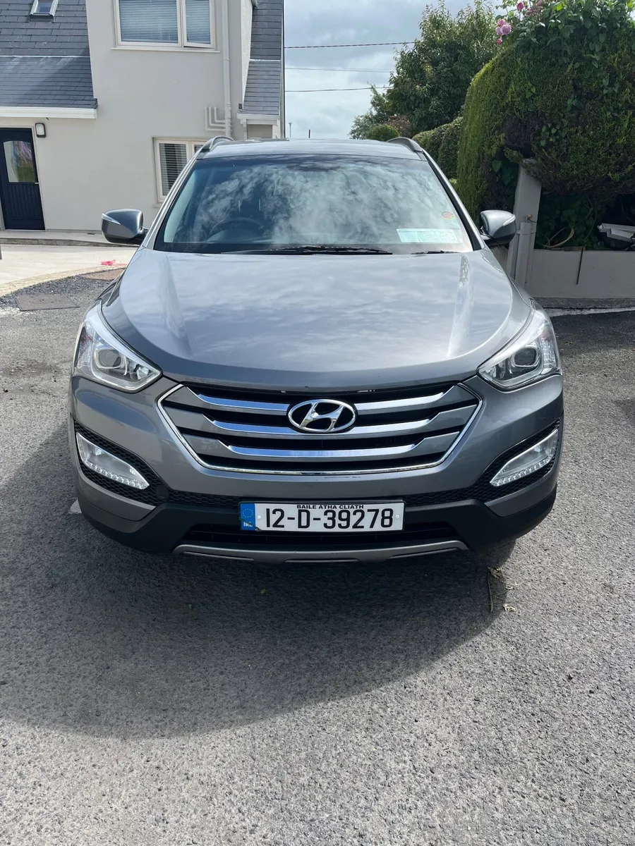 Hyundai Santa Fe 2012 - Image 2